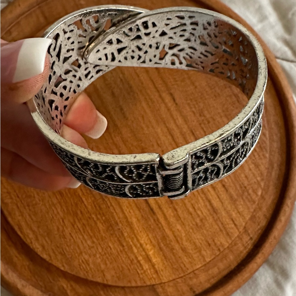 Chunky Leaf Silver Cuff Bracelet - image 5